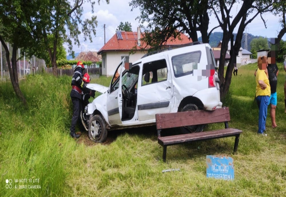 Accident în Piatra-Neamț! Șoferul a ajuns la spital
