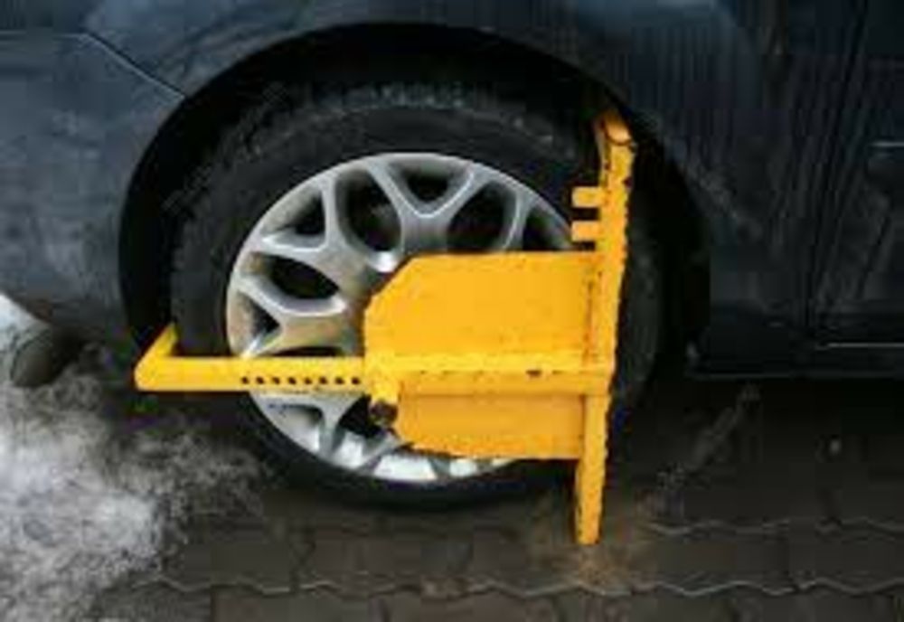 S-a MAJORAT tariful de deblocare al mașinilor parcate neregulamentar în Piatra-Neamț! După ce s-a luat hotărârea, primăria caută scuze