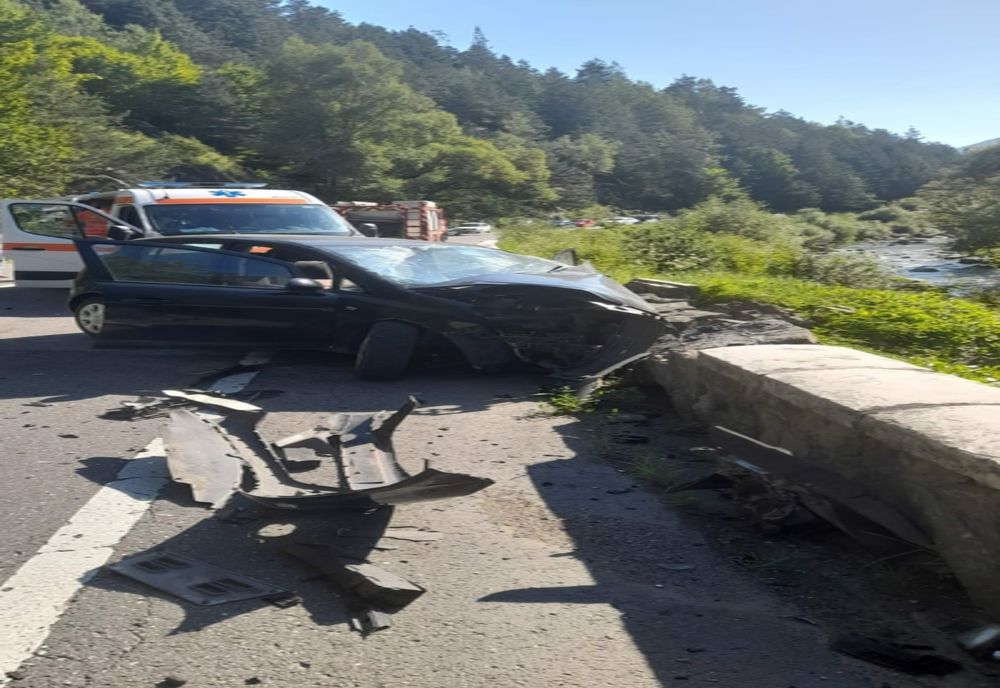 FOTO- Accident cu victimă încarcerată la Tașca