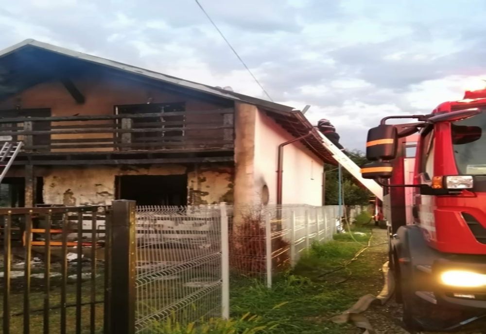 Incendiu la o casă în Piatra-Neamț! 