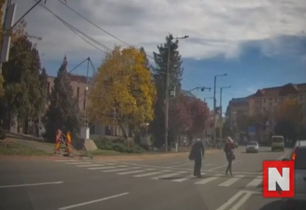 Cel puțin 7 persoane și-au rupt piciorul într-un șanț, la Piatra-Neamț (VIDEO)