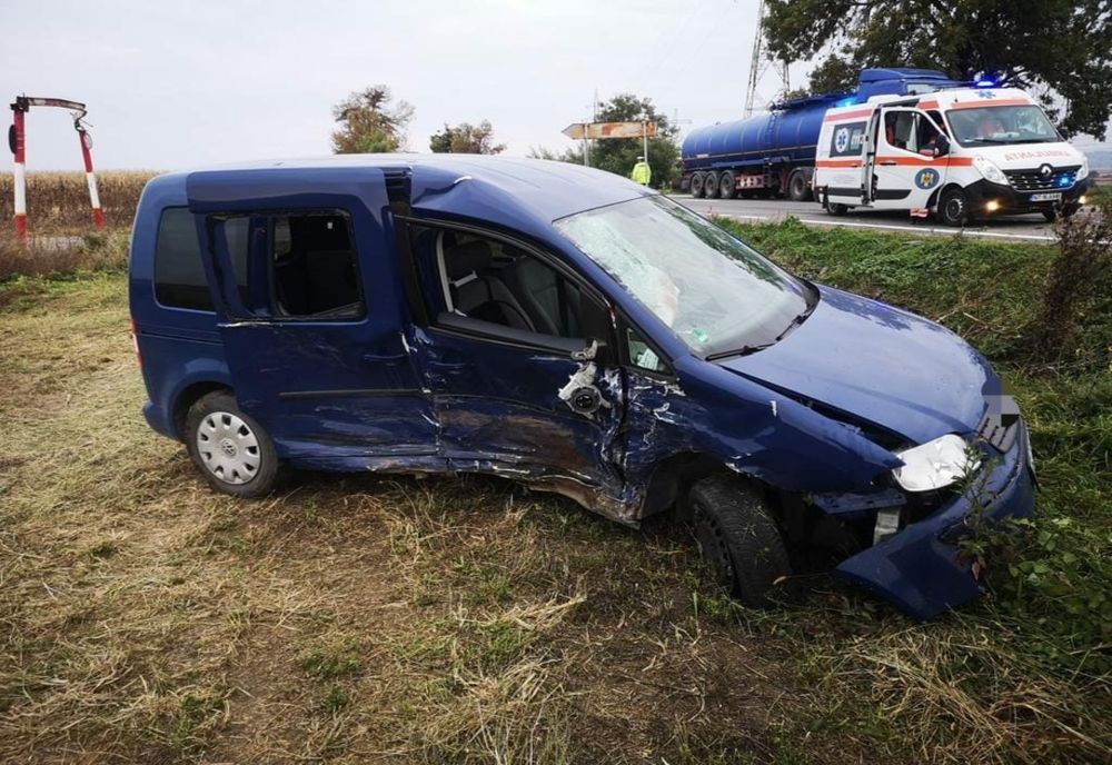Șofer de 60 de ani, dus la spital după ce a fost implicat într-un accident rutier