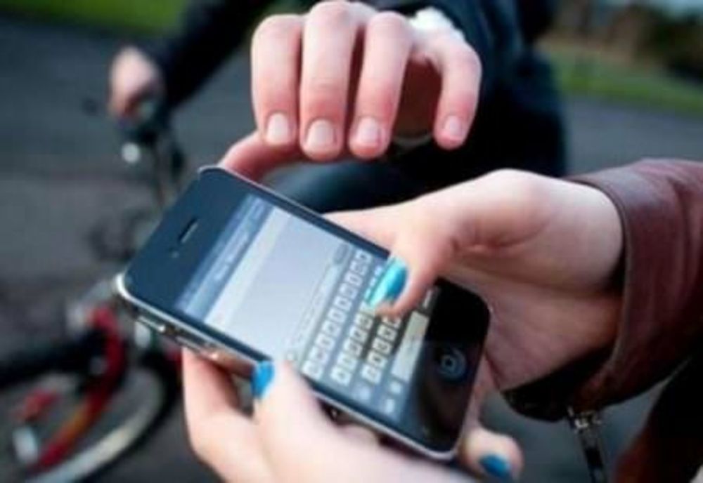 I-a furat fostei iubite telefonul, deși nu avea voie să se apropie de ea! Acum va sta în arest