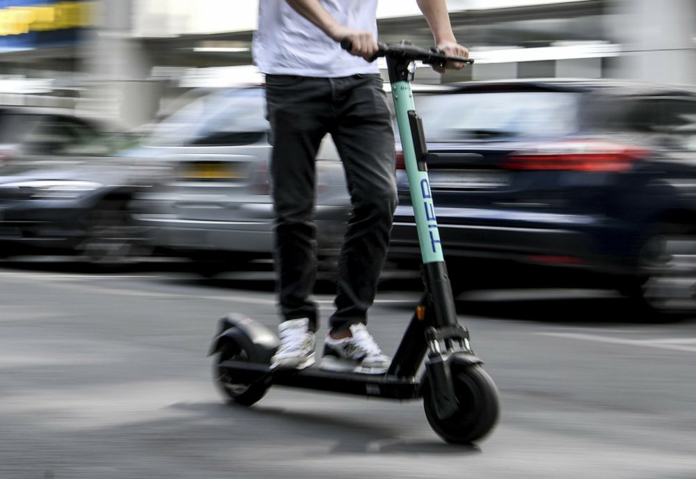 Circulaţia trotinetelor pe trotuar va fi INTERZISĂ