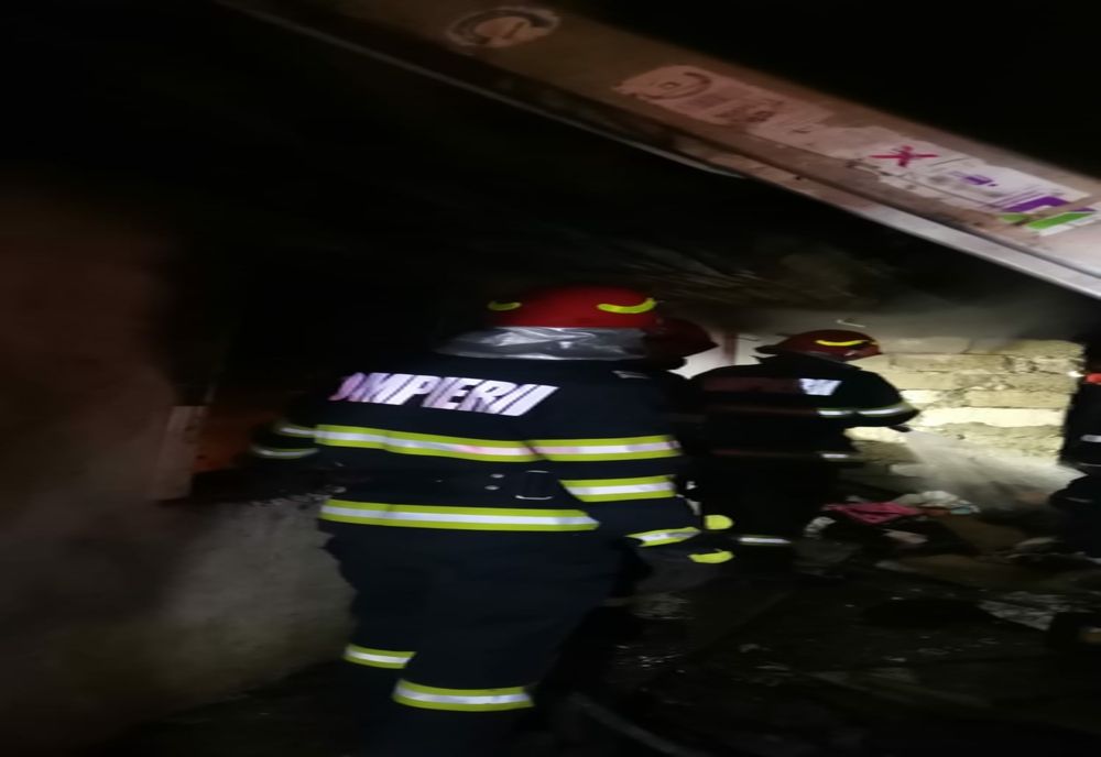Incendiu la o casă din Neamț! Proprietarul a suferit atac de panică 