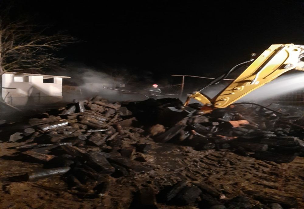 Incendiu în curtea unei biserici din Neamț! Focul a pornit de la o țigară aruncată la întâmplare