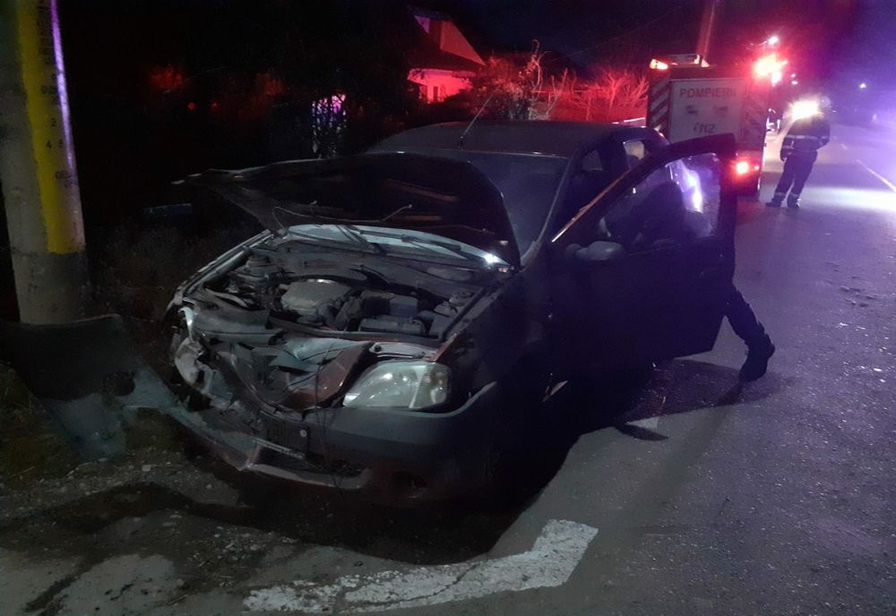 Autoturism lovit de tren la Dumbrava Roșie