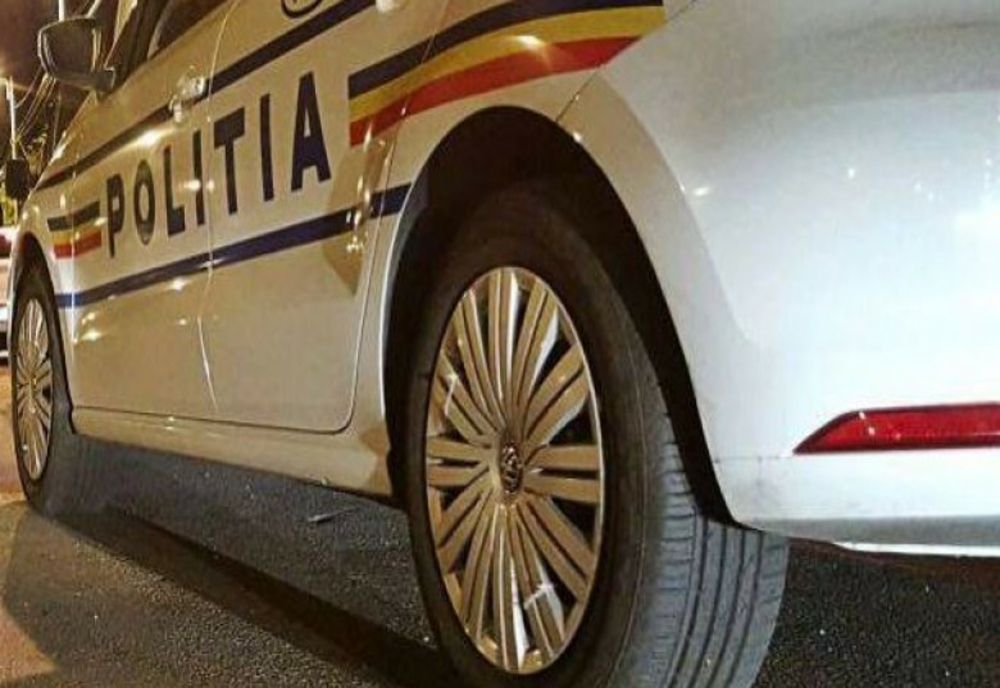 Un șofer conducea în zig-zag și cu parbrizul acoperit de zăpadă. Polițiștii l-au oprit imediat