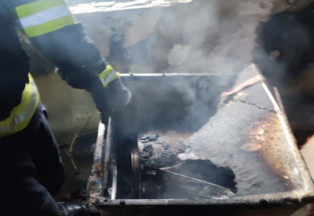 Bucăria unei case din Secuieni făcută scrum de un incendiu