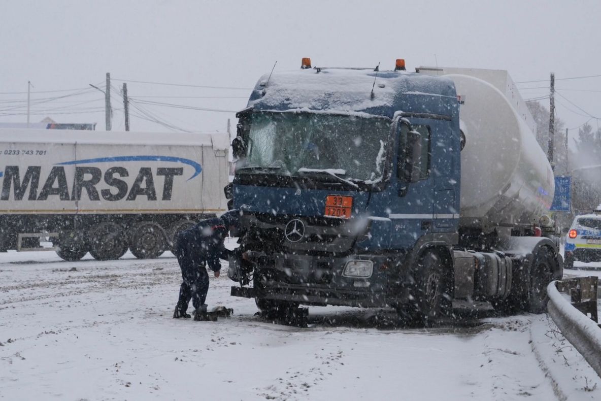 ACCIDENT GRAV pe E85! Un bărbat, încarcerat!
