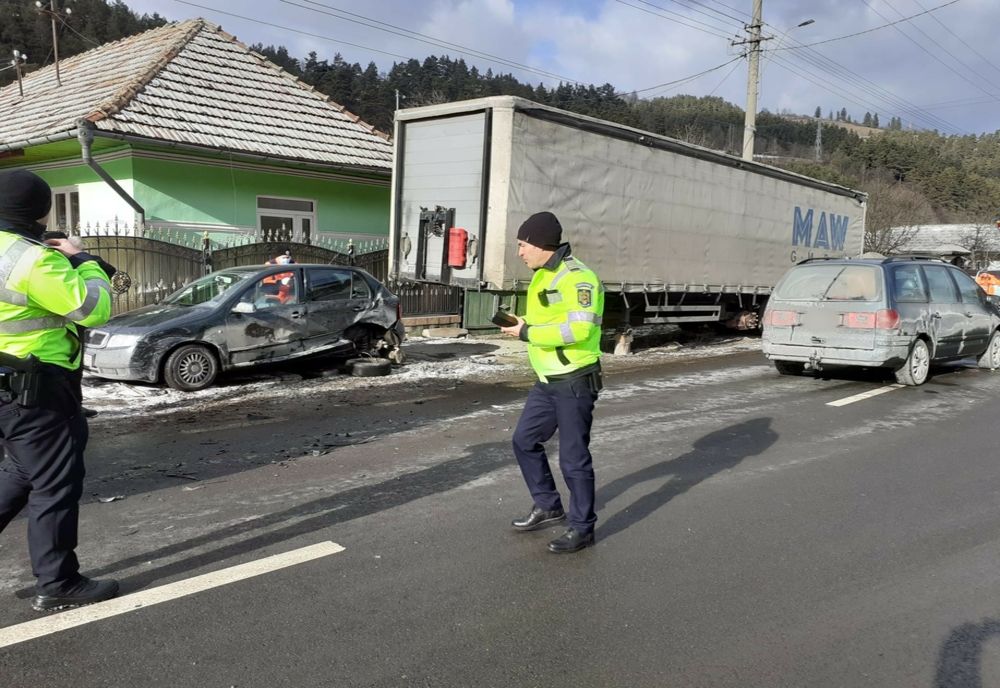 Neacordarea de prioritate a băgat trei persoane în spital- FOTO