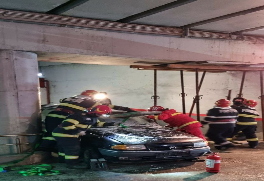 Accident cu victime încarcerate în pasajul de la Curtea Domnească!- EXERCIȚIU