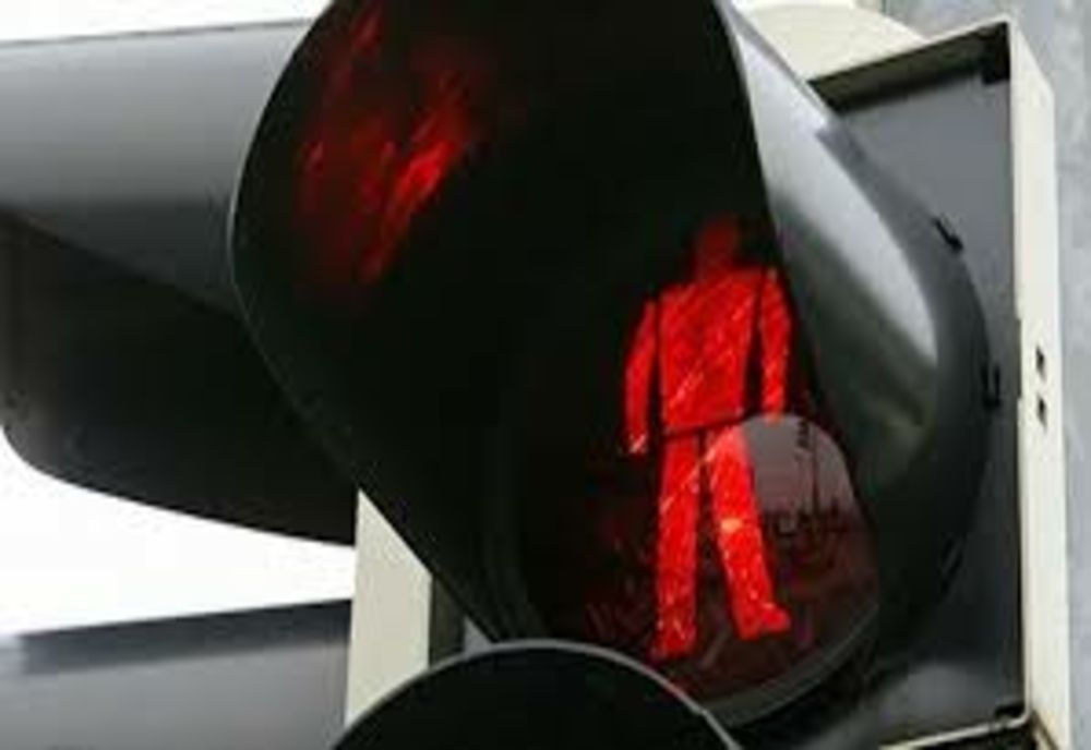 A trecut pe roșu la semafor și a ajuns la spital