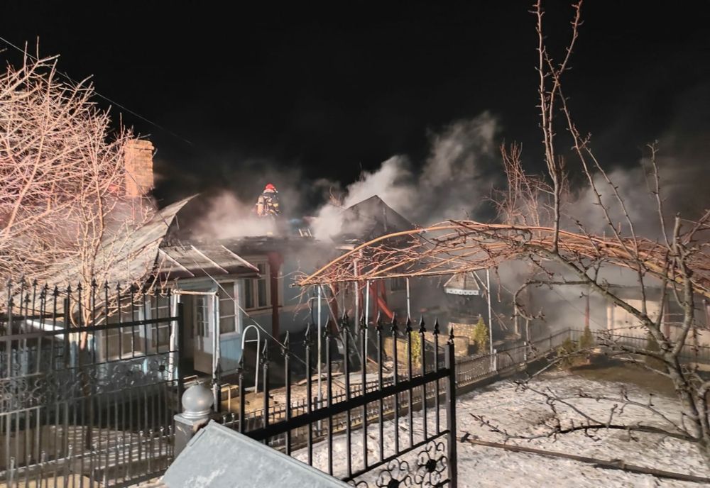 Un bărbat a decedat iar altul a fost rănit într-un incendiu produs la o locuință din comuna Girov