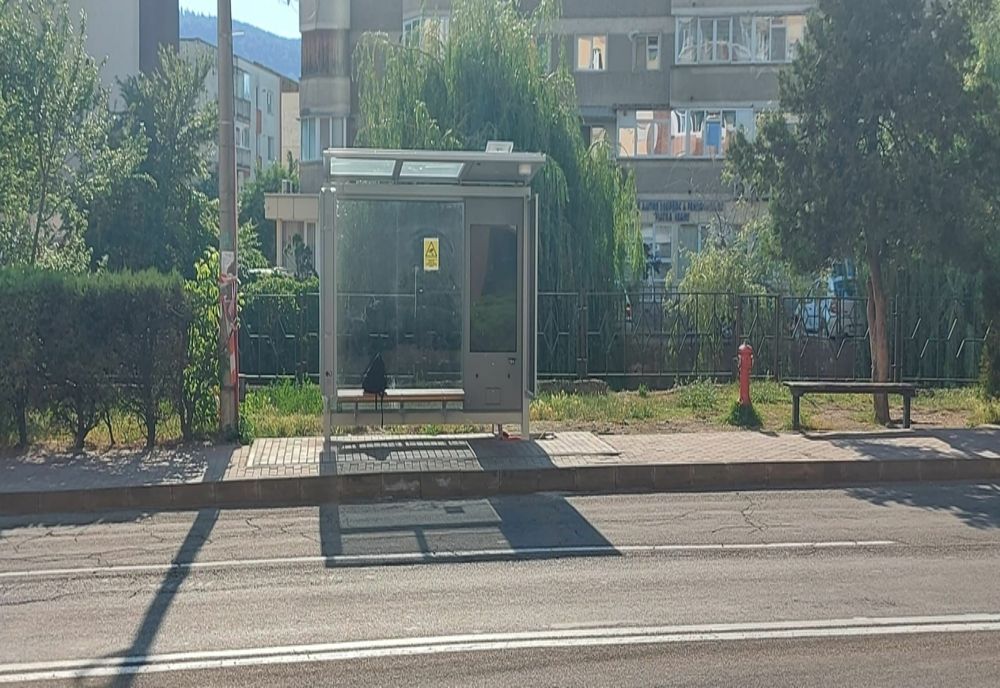 Un rucsac suspect lăsat într-o stație de autobuz - FOTO&VIDEO