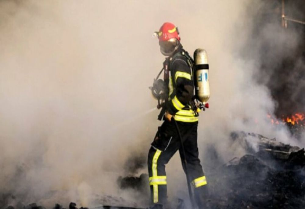 Incendiu la Mănăstirea Tărcuța. Mai multe anexe au luat foc și pun în pericol biserica