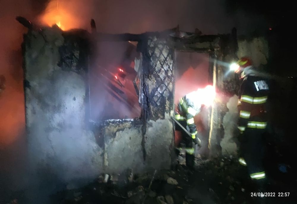 Gospodărie incendiată intenționat în Neamț