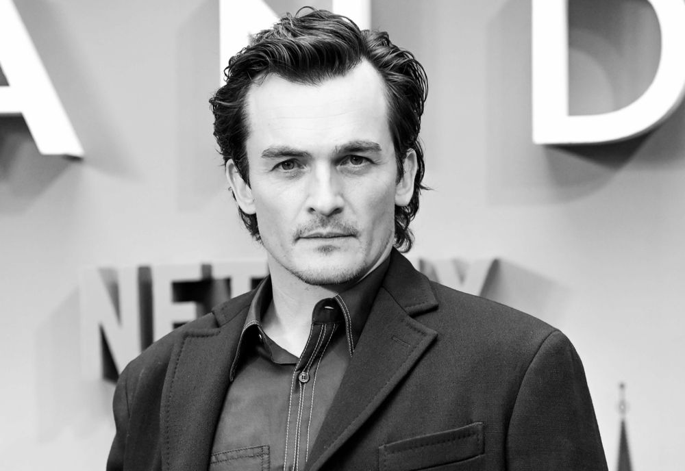 Rupert Friend se alătură lui John Malkovich în distribuția filmului Cravata Galbenă