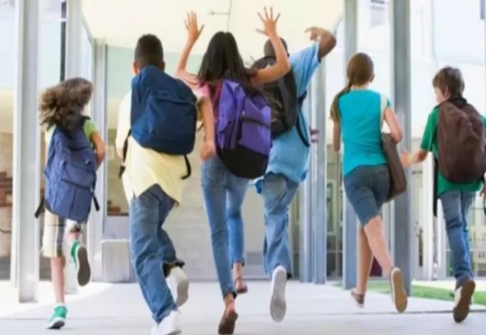 Elevii se întorc în bănci din 5 septembrie. Ce cred aceștia despre SCHIMBĂRILE din noul an școlar