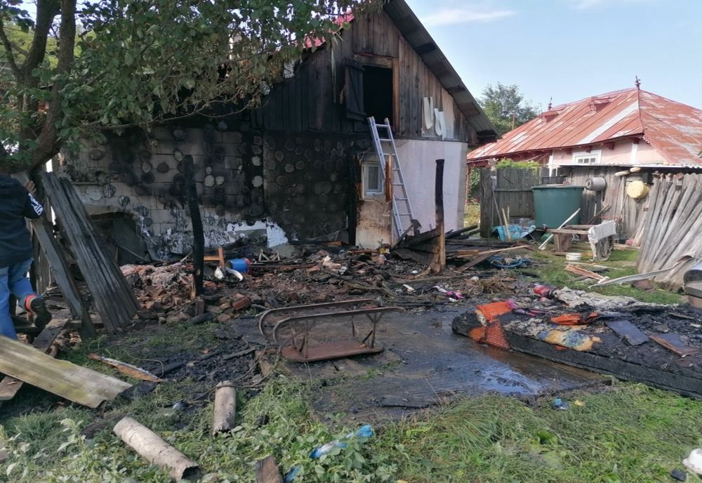 Atac de panică pentru o femeie care și-a văzut bucătăria cuprinsă de flăcări