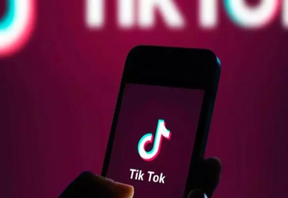 Dosar penal pentru două tinere din Piatra Neamț, în urma unei provocări primite pe Tik-Tok.