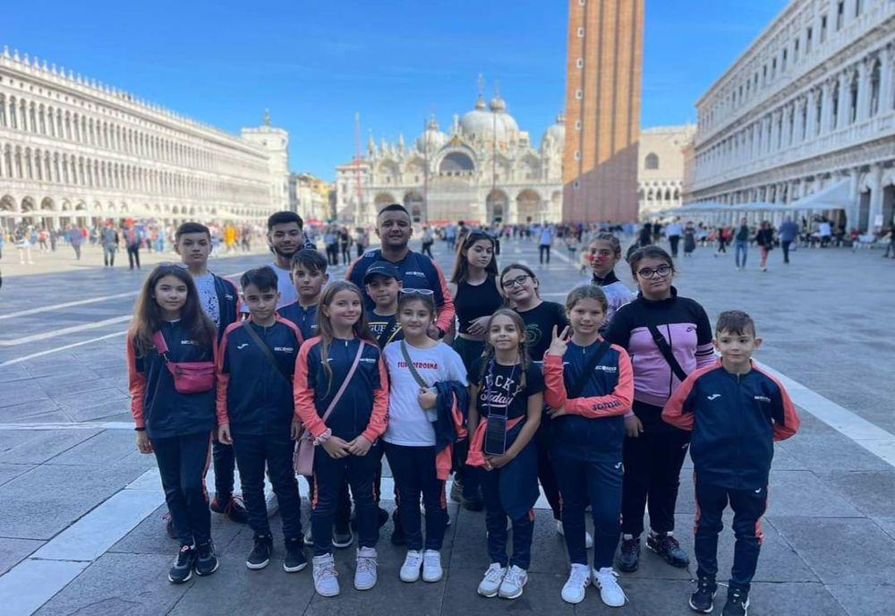 9 medalii pentru sportivii CS Recorder Athletes din Piatra-Neamț Campionatul Mondial de Karate IKU! Rebeca Anisii, campioană mondială la KUMITE!