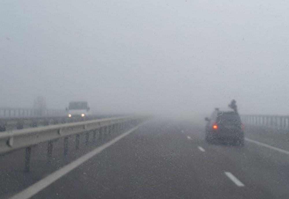 Zone din 7 judeţe sub Cod galben de vânt, polei sau ceață