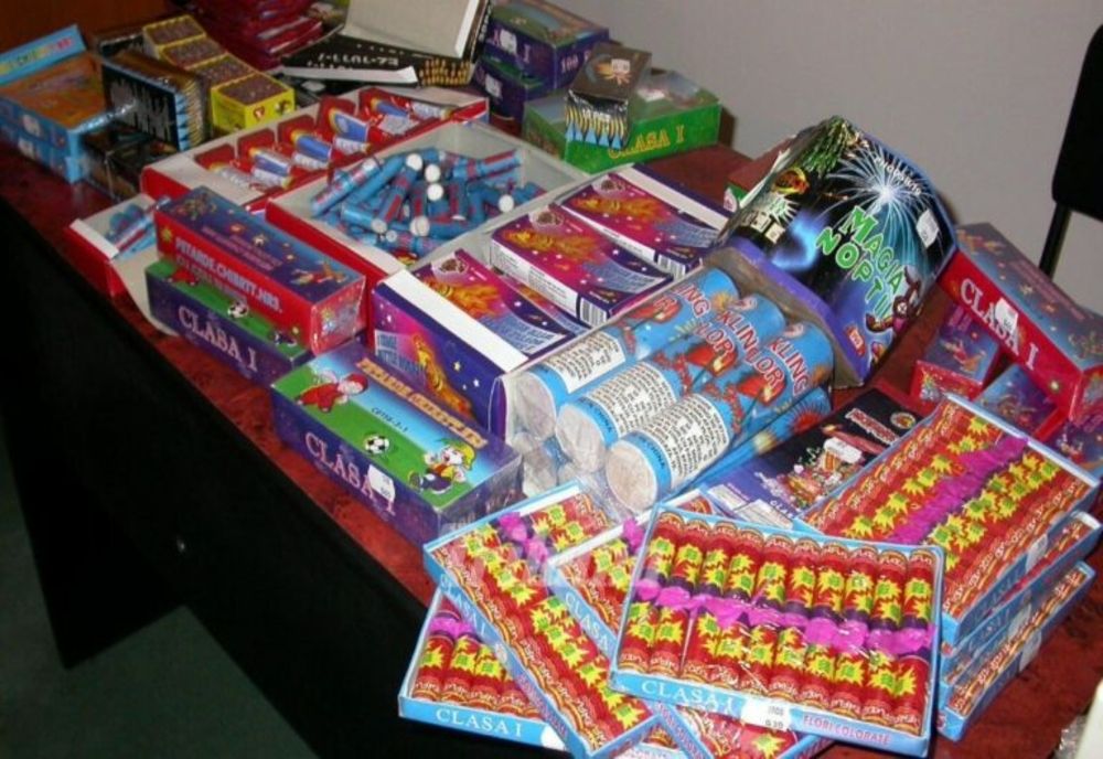 35 kg de articole pirotehnice deținute ilegal, ridicate de polițiști