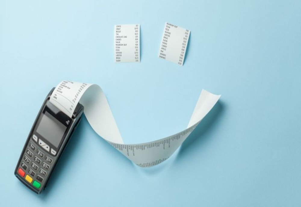 Ce trebuie să știi despre noua taxă care intră în vigoare de astăzi: bacșișul pe nota de plată