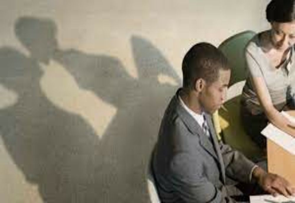 Valentine’s Day pune pe jar angajații. Câți români își caută jumătatea la locul de muncă.