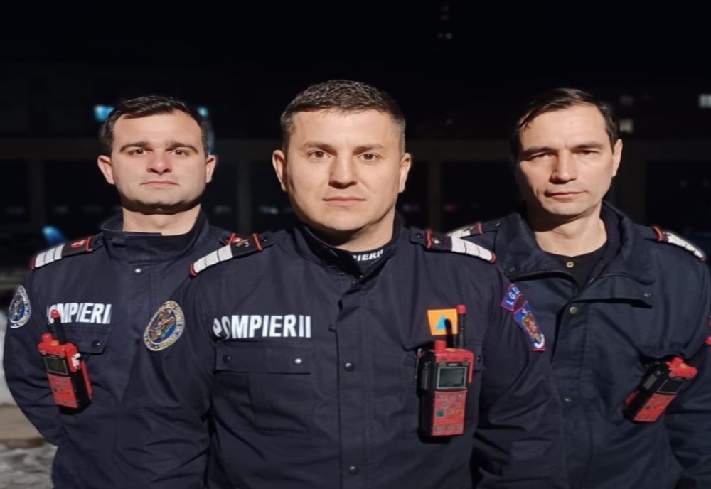 Intervenție salvatoare a trei pompieri, după  ce un copil de 1 an și jumătate s-a înecat cu o bucata de măr 