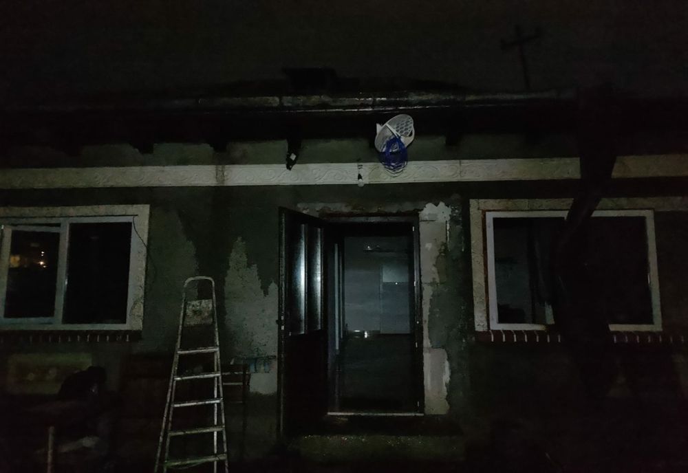A incendiat o gospodărie din Oniceni