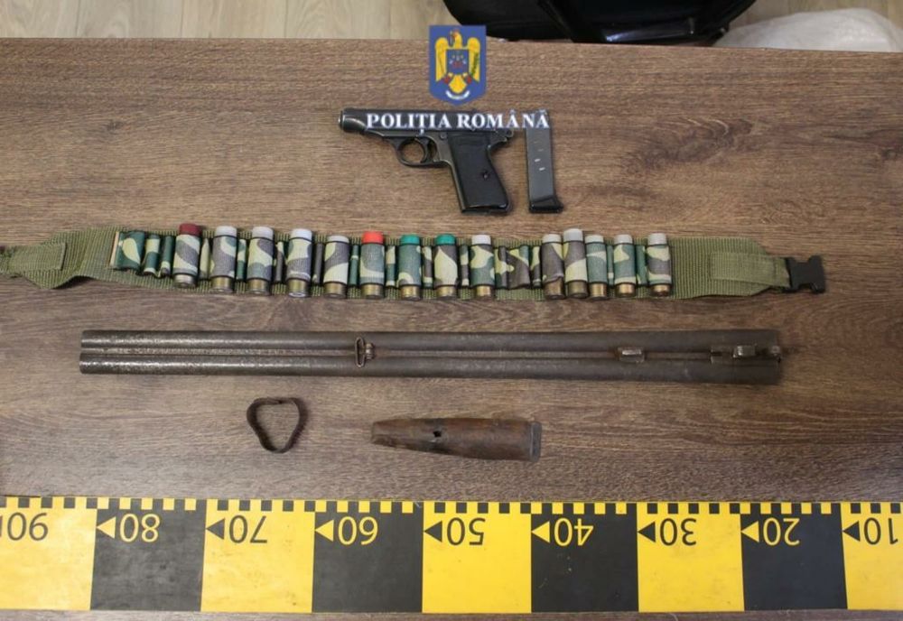 Armă neletală supusă autorizării, cartușe de calibru diferit, mai multe componente ale unei arme letale de vânătoare, deținute ilegal, găsite la locuința unui bărbat din Pipirig