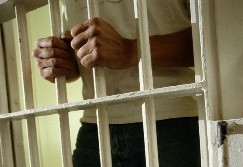 Tâlhar, condus la închisoare! A fost depistat în piața centrală din Piatra-Neamț