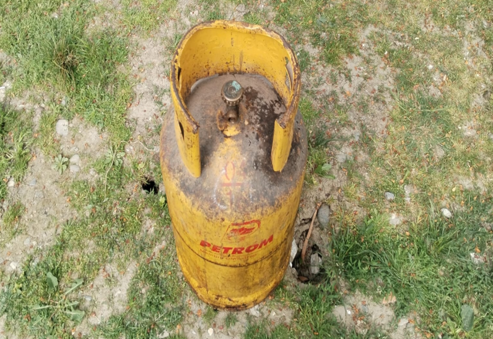 O femeie de 86 de ani s-a ales doar cu un atac pe panică după ce i-a explodat butelia cu gaz în bucătărie