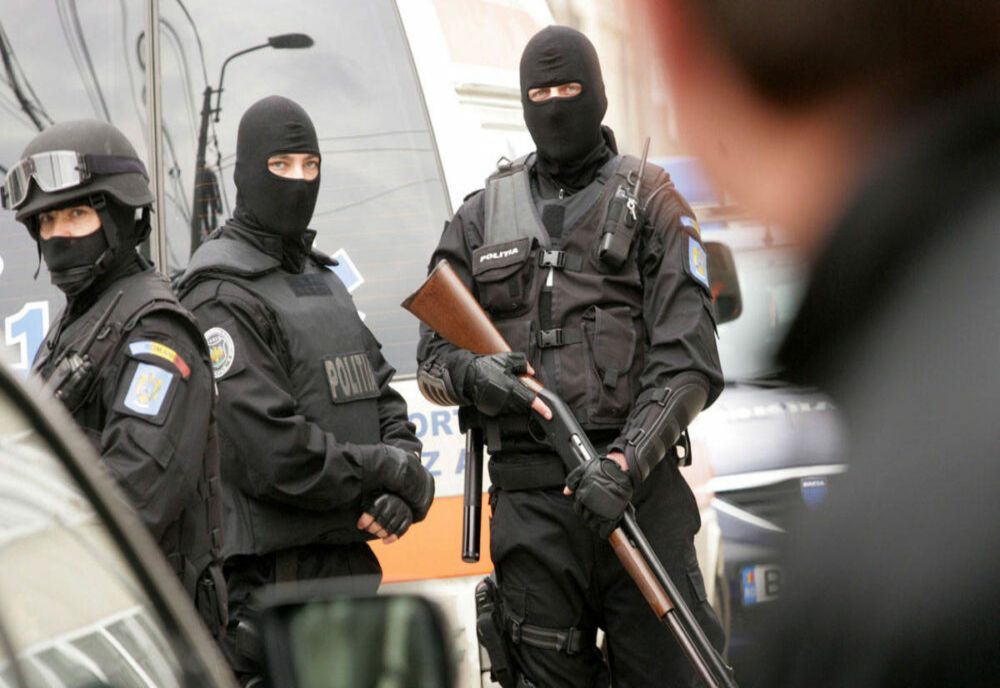 58 de descinderi pentru destructurarea unor grupuri infracționale organizate, specializate în trafic de droguri