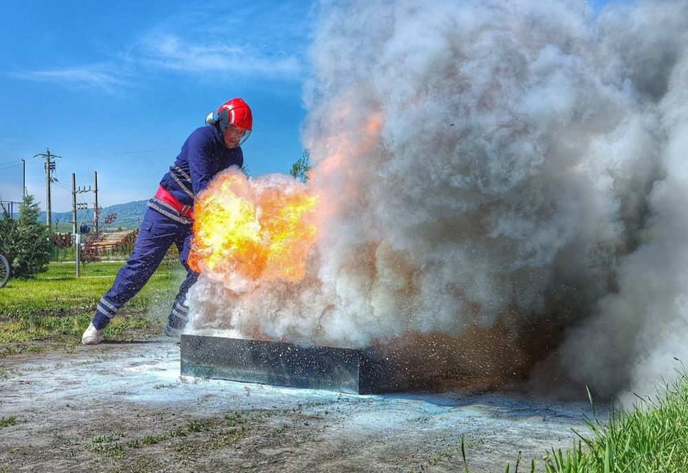 12 echipe de pompieri voluntari s-au întrecut în etapa de zonă a Concursurilor profesionale ale serviciilor voluntare şi private pentru situaţii de urgenţă