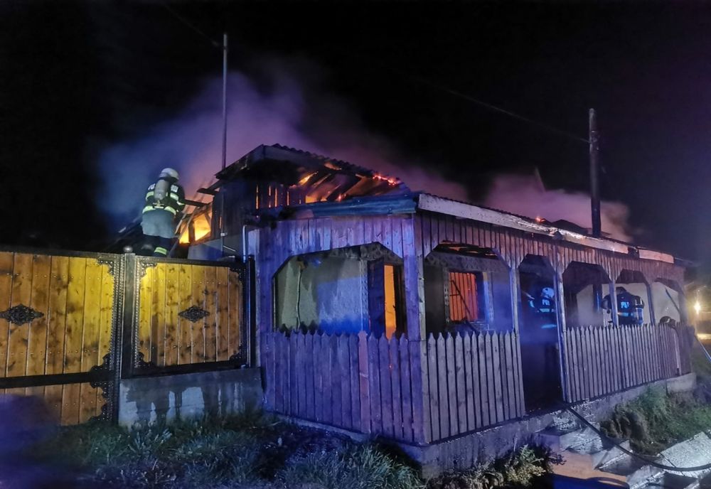 Incendiu la un magazin din Recea