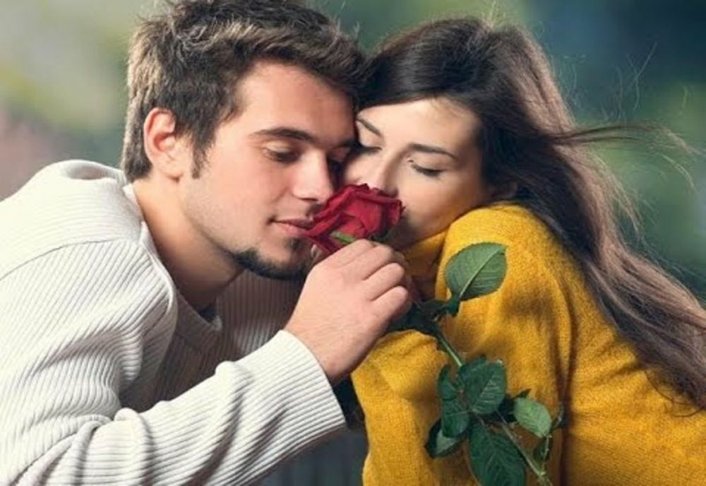 3 zodii care-si găsesc iubirea vieții în luna august. Cadrul ideal, o plajă însorită