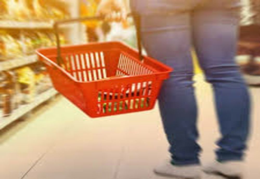 Inflația a scăzut, românii tot nu-și permit mâncarea: peștele, carnea și brânza au devenit alimente de lux