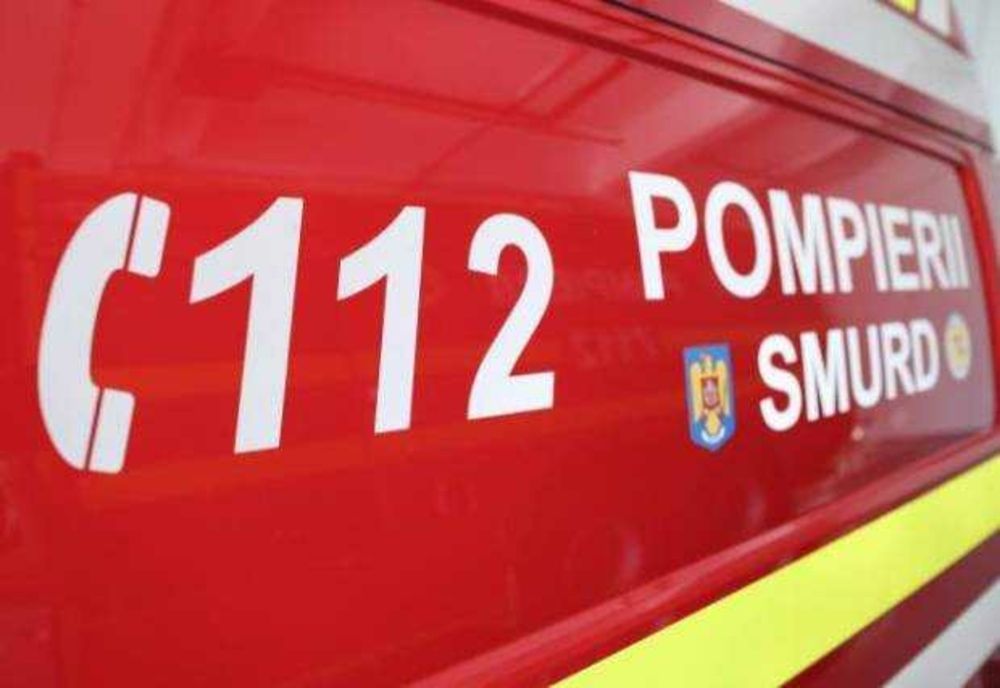 FEMEIE TRANSPORTATĂ LA SPITAL ÎN URMA UNUI INCENDIU CARE I-A CUPRINS LOCUINŢA