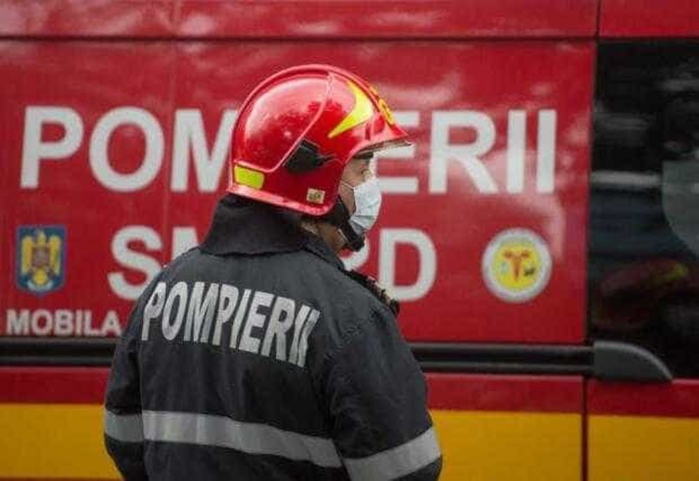 EXPLOZIE ÎNTR-O LOCUINȚĂ DIN DOCHIA. DOI BĂRBAȚI AU SUFERIT ARSURI DUPĂ EXPLOZIA UNUI TUB DE SPUMĂ POLIURETANICĂ 