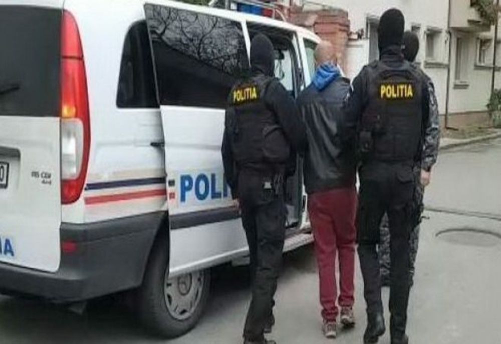 UN BĂRBAT CARE ȘI-A AGRESAT ȘI AMENINȚAT FOSTA CONCUBINĂ, REȚINUT DE POLIȚIȘTI