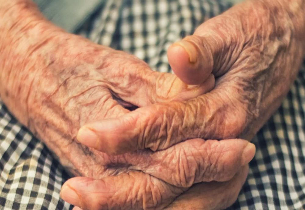 Disperare totală în satele din România: oamenii nu mai au bani de lemne, în plină iarnă