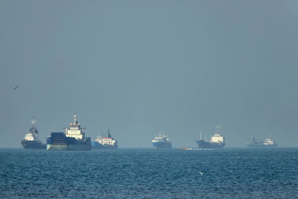 SUA a lansat noi atacuri în Iran. Explozii de amploare lângă Strâmtoarea Ormuz