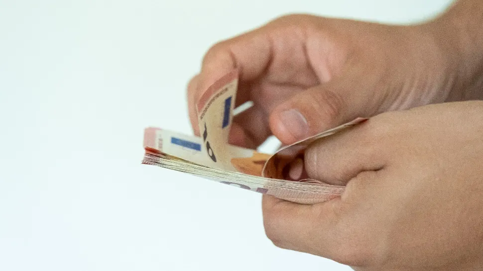 Deși a scăzut semnificativ, inflația din România (8,2%) rămâne cea mai mare din UE