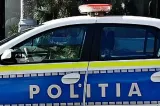 Un autoturism a ajuns în curtea unei case pe strada Teiului din Roman