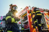 Incendiu la un autocamion cu buldoexcavator pe DN2, în Neamț
