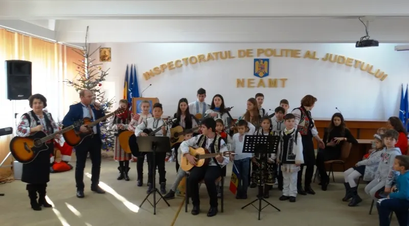 Polițiștii nemțeni au fost colindați