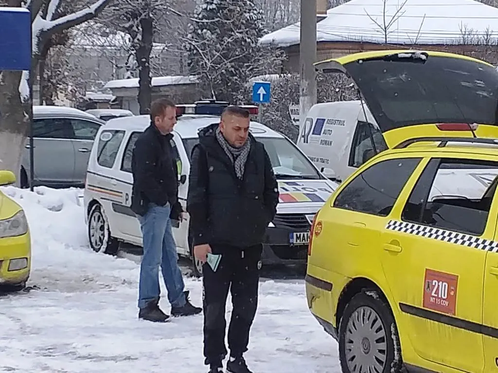Controale la peste 50 de autovehicule destinate transportului de persoane din Roman (FOTO)